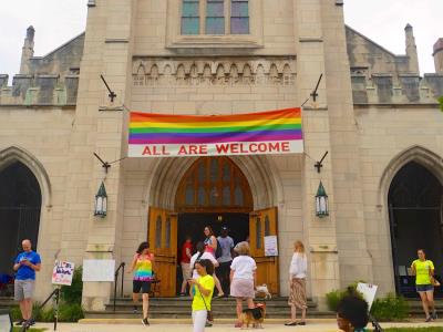 Iglesia protestante de EEUU deroga norma contra pastores LGTB