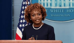 La Casa Blanca critica protestas estudiantiles: tomarse un edificio no es pacífico