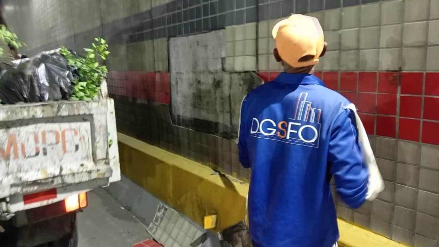 Se produce desprendimiento parcial de la cerámica del túnel de la 27 de Febrero