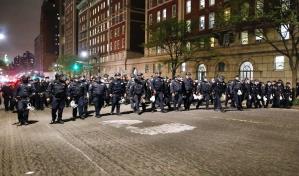 Protestas en NY fuera de control: más de 300 estudiantes detenidos en intervención policial