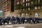 La Policía de Nueva York rodea la protesta del campus universitario de Columbia La Policía de Nueva York rodea la protesta del campus universitario de Columbia