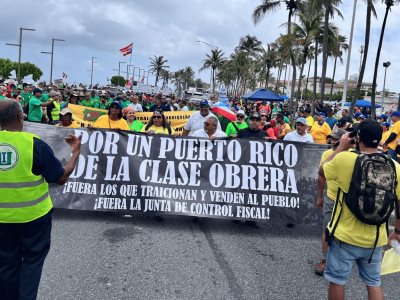 Puertorriqueños paralizan zonas de San Juan en el Día del Trabajador