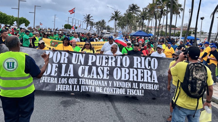 Cientos de puertorriqueños paralizan zonas de San Juan en el Día del Trabajador