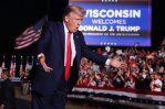 Trump se olvida de su juicio y vuelve a la campaña en Wisconsin: lo apoyamos todavía más