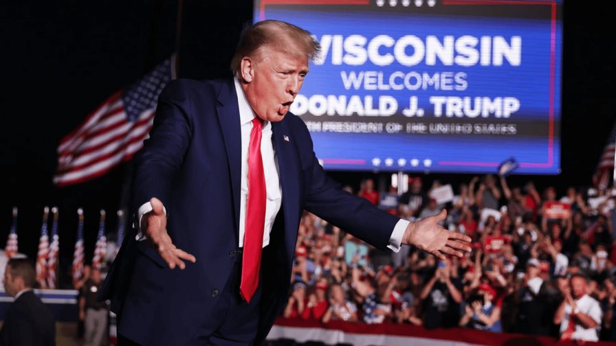 Trump se olvida de su juicio y vuelve a la campaña en Wisconsin: lo apoyamos todavía más