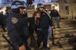 Despliegue policial en la Universidad de Los Ángeles tras los altercados de manifestantes Despliegue policial en la Universidad de Los Ángeles tras los altercados de manifestantes