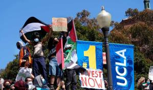 Manifestantes contra guerra en Gaza y detractores se enfrentan en campus universitarios de EEUU