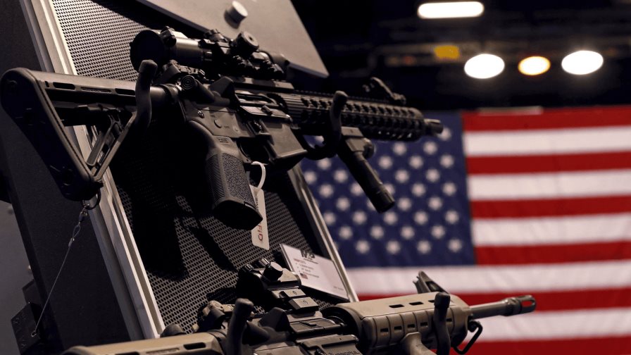 Fiscales de estados conservadores interpone una demanda contra ley sobre armas en EEUU