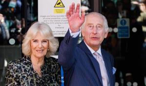 Carlos III y Camila elogian el registro oficial hecho a mano de su coronación