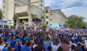 Educación formaliza aumento salarial de 8 % a maestros y revela montos a pagar