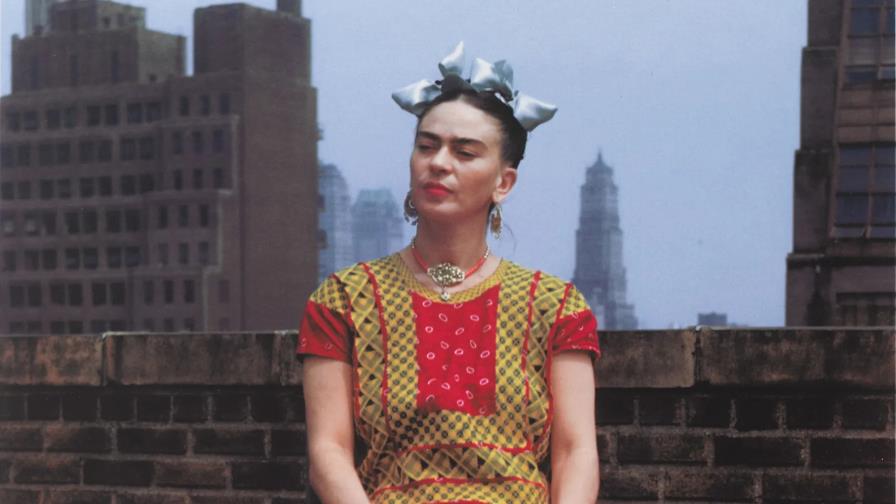 Medio centenar de fotos desconocidas de Frida Kahlo ahondan en su leyenda en Nueva York