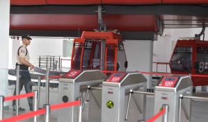Pocos pasajeros en el teleférico de Santiago tras inicio de operaciones comerciales