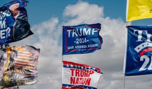 Trump hace campaña en su día libre de juicio para arrebatar Wisconsin y Míchigan a Biden