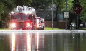 Tormentas inundan el sureste de Texas; suspenden clases