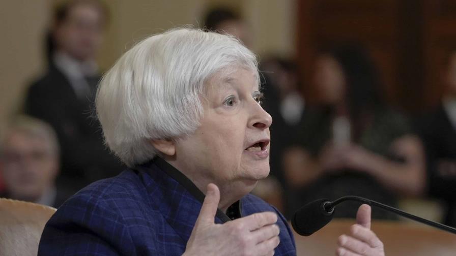Amenazas a la democracia ponen en riesgo crecimiento económico de EEUU, dice secretaria del Tesoro