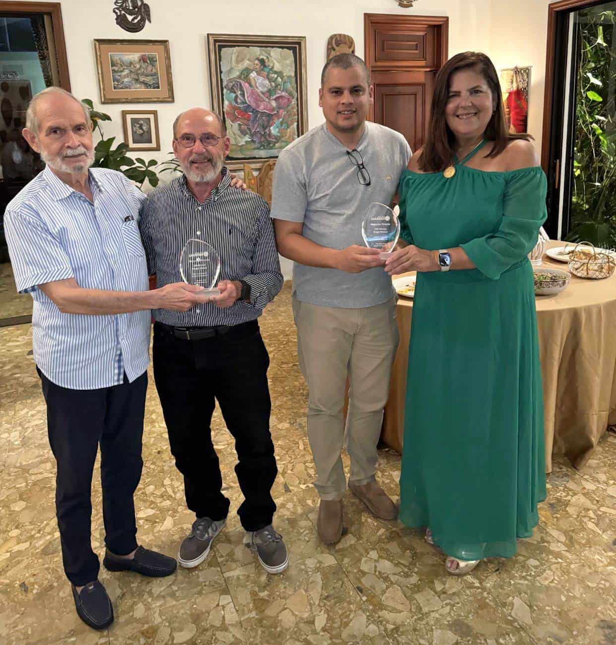 Ariel García Mujica y José Roques ganadores del segundo lugar.
