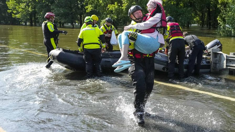 Autoridades advierten sobre el riesgo de inundaciones en Texas y ordenan evacuaciones