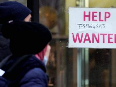 Desempleo en EEUU subió al 3.9 % en abril