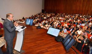 Plutarco Arias pone en circulación libro sobre el manejo del COVID-19 en RD