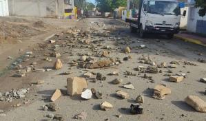 Protestan en distrito municipal de Montecristi por reparación de las calles