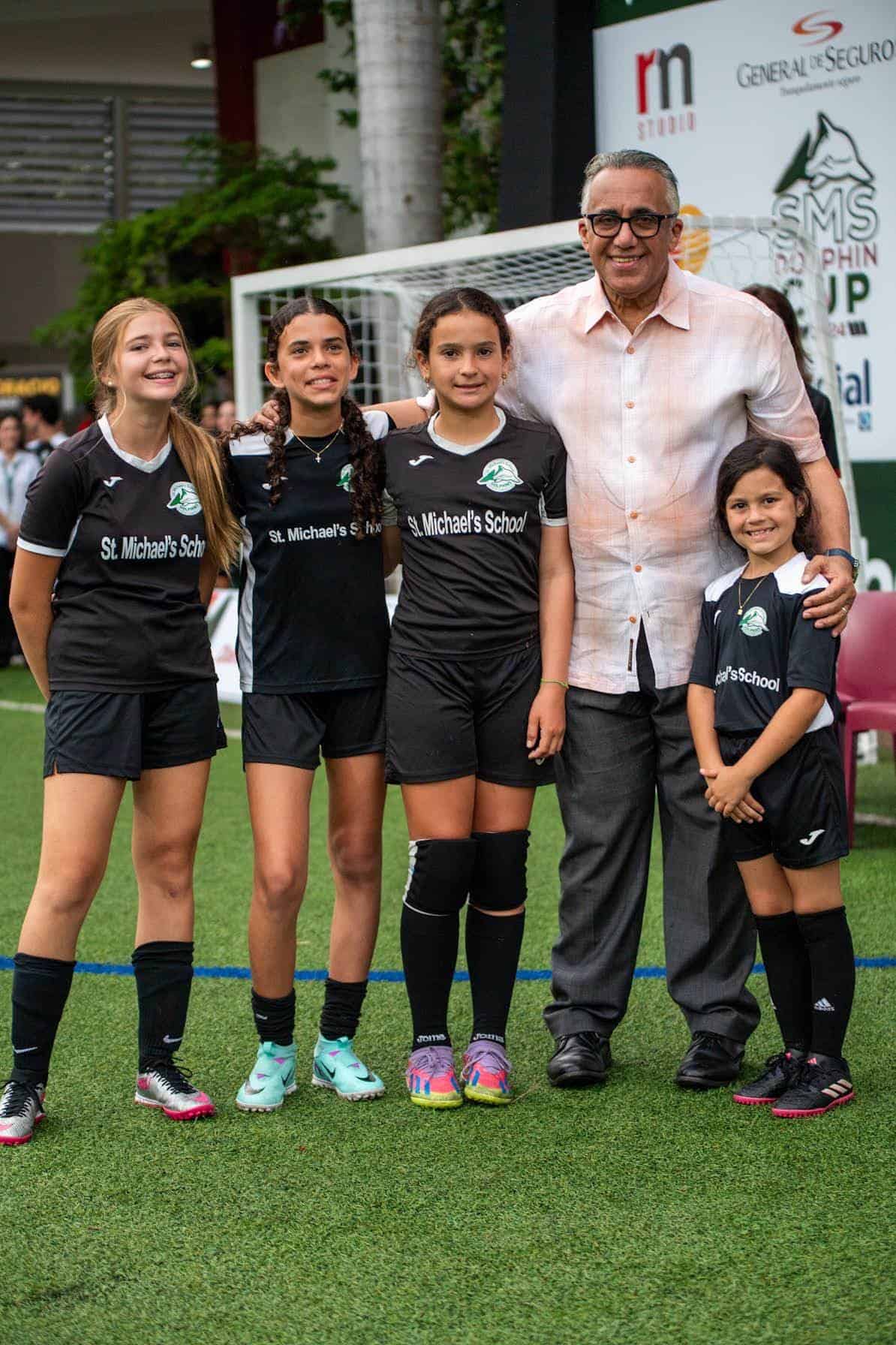 Sabrina Estrada, Camila Dargam, Marcella Miyar, Luisín Mejía, María Angélica Logroño.