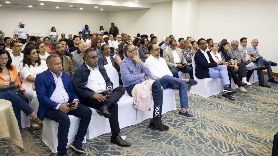 Actores teatrales y de danza expresan respaldo a Luis Abinader