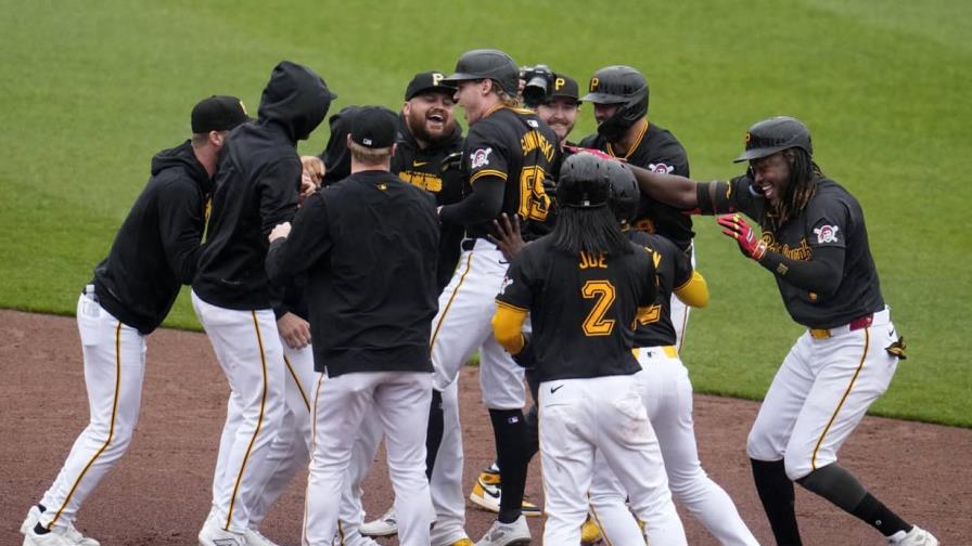 Jones brilla y Suwinski batea sencillo para que los Piratas superen 1-0 a los Rockies