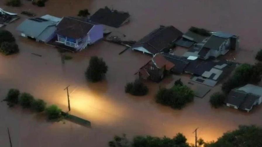 Más de 200 vuelos cancelados en la ciudad brasileña de Porto Alegre por las inundaciones