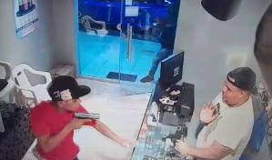 Atracan establecimiento de cigarrillos electrónicos en SDE