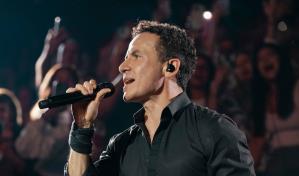 Fonseca hace un viaje a sus raíces tropicales con su nuevo álbum Tropicalia