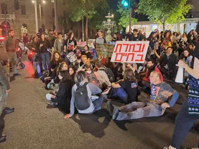 Israelíes piden liberación de rehenes y elecciones anticipadas