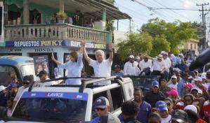 Raquel Peña encabeza caravana en Los Alcarrizos en apoyo Antonio Taveras
