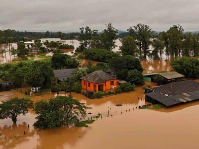 Sube a 56 los muertos en el sur de Brasil por desastre climático