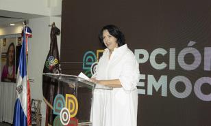 Minou Tavárez llama a maestros a buscar otra forma de reclamar sus derechos