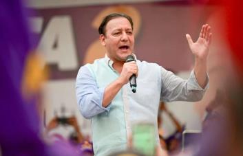 Abel Martínez promete aumentar a RD$8,000  mensual la tarjeta de ayuda social
