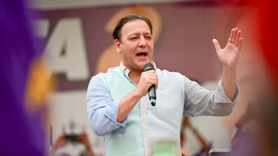 Abel Martínez promete aumentar a RD$8,000  mensual la tarjeta de ayuda social