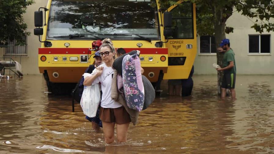 Aumentan a 75 muertos y 103 desaparecidos por inundaciones en Brasil