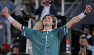 Andrey Rublev remonta ante Auger-Aliassime y se corona en Madrid