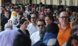 Panamá vota entre largas filas y calor a un nuevo presidente que haga bien su trabajo