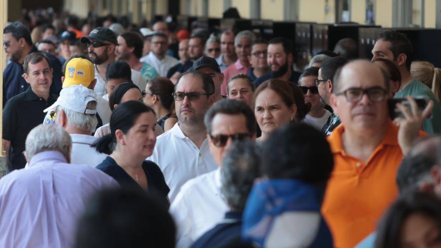 Panamá vota entre largas filas y calor a un nuevo presidente que haga bien su trabajo