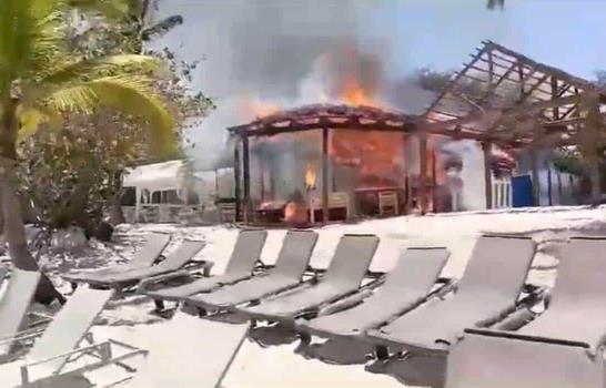 Incendio afecta restaurante en La Playita en la isla Catalina; hay un herido