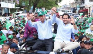 Leonel le da su apoyo a Omar en marcha-caravana en el Distrito Nacional