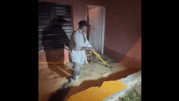 Lluvias provocan inundaciones y sacan de servicio a 25 acueductos