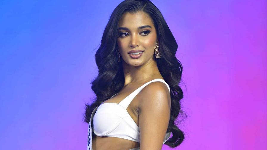 Candidatas a Miss RD desfilan en traje de baño