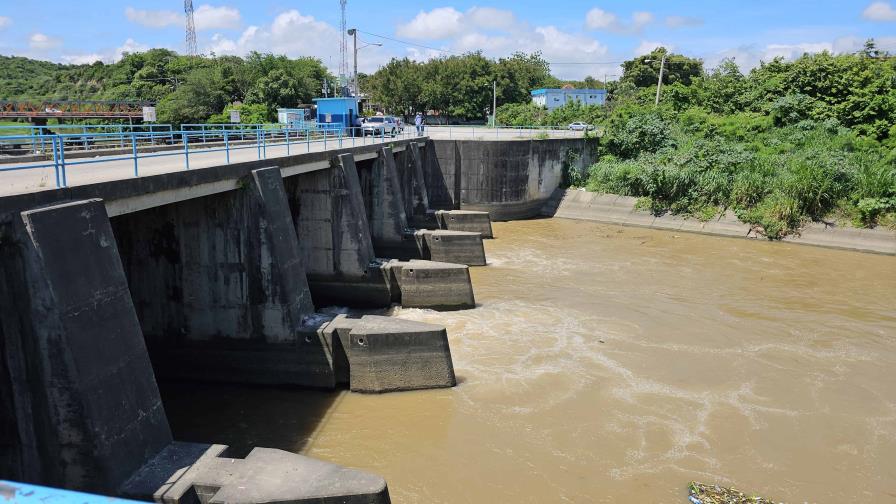 Disminuye la producción de agua potable en Santiago por turbidez tras las lluvias Disminuye la producción de agua potable en Santiago por turbidez tras las lluvias