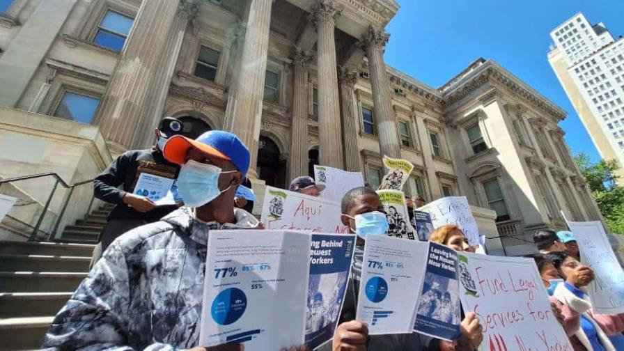 Estudio revela difícil situación laboral de migrantes en Nueva York Estudio revela difícil situación laboral de migrantes en Nueva York