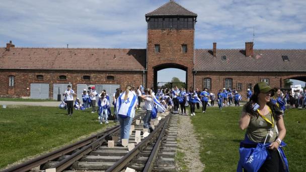 Sobrevivientes del Holocausto y de ataque de Hamás participan en “Marcha por la Vida”