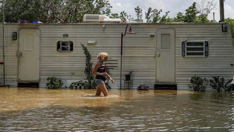 Los aguaceros remiten en torno a Houston, las inundaciones persisten tras cientos de rescates