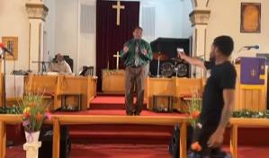 "Dios me dijo que lo hiciera": hombre intentó disparar contra pastor en iglesia de Pensilvania