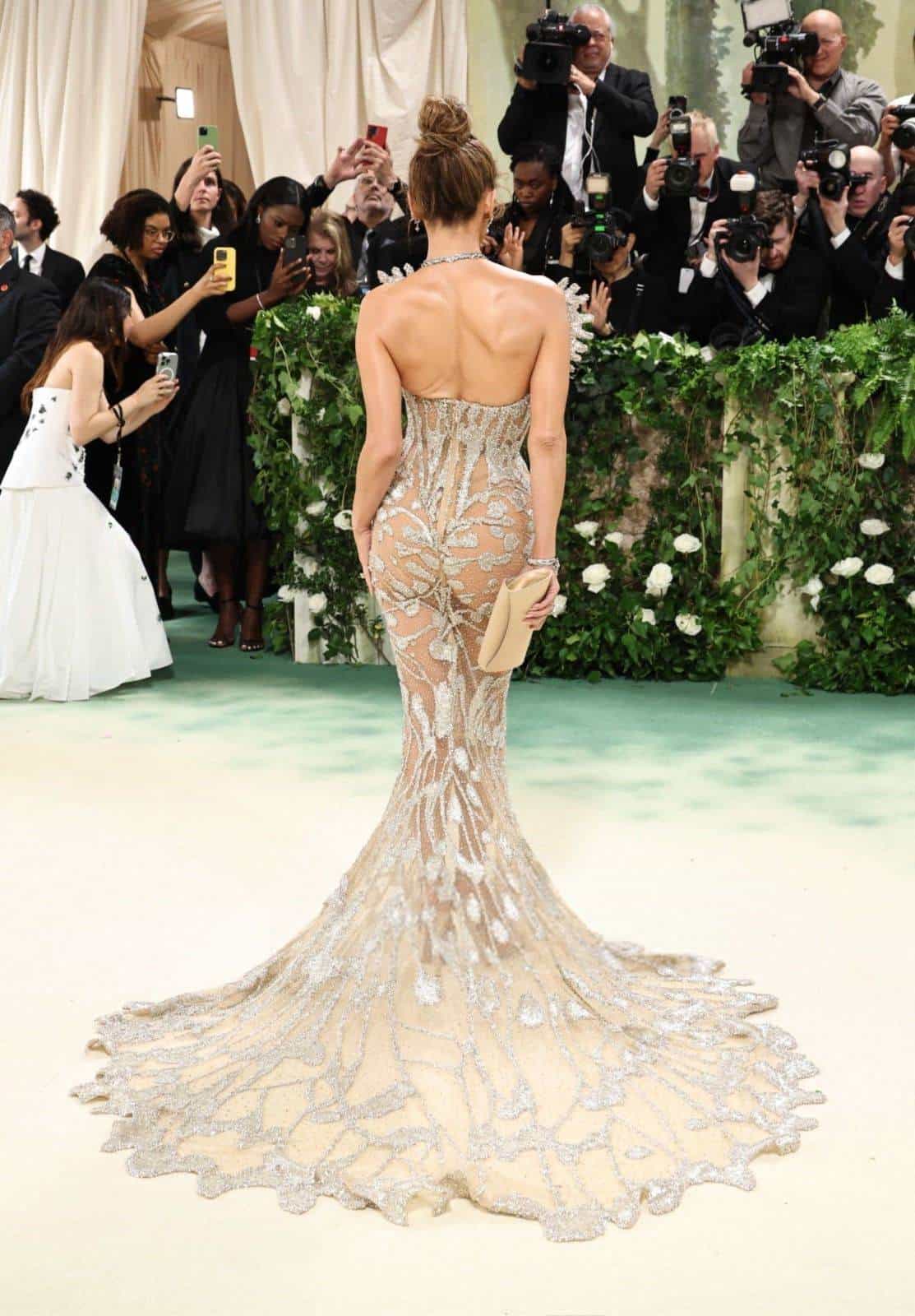 El vestido de alta costura de la firma Schiaparelli que lució JLo.<br>